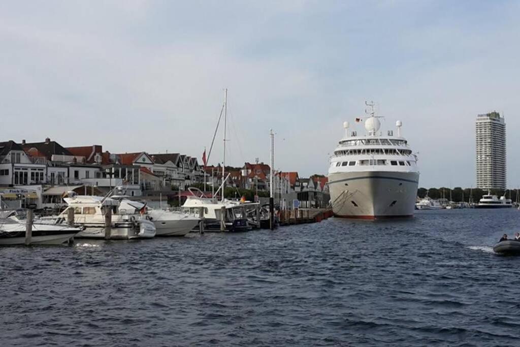 Traveloge mit SCHWIMMBAD und SAUNA Lübeck Exterior foto